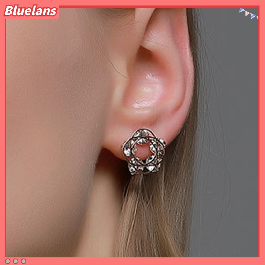 1 Pasang Anting Stud Cubic Zirconia Bentuk Bunga Hollow Cross Tahan Lama Untuk Wanita