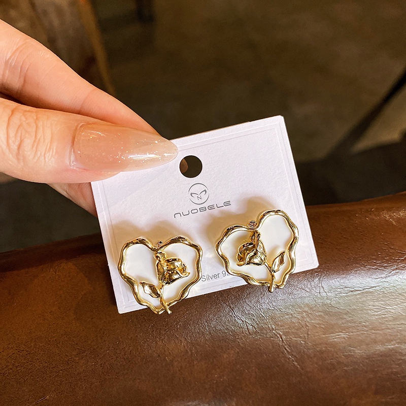 Anting Desain Bunga Tulip Hati Kecil Gaya Retro Korea