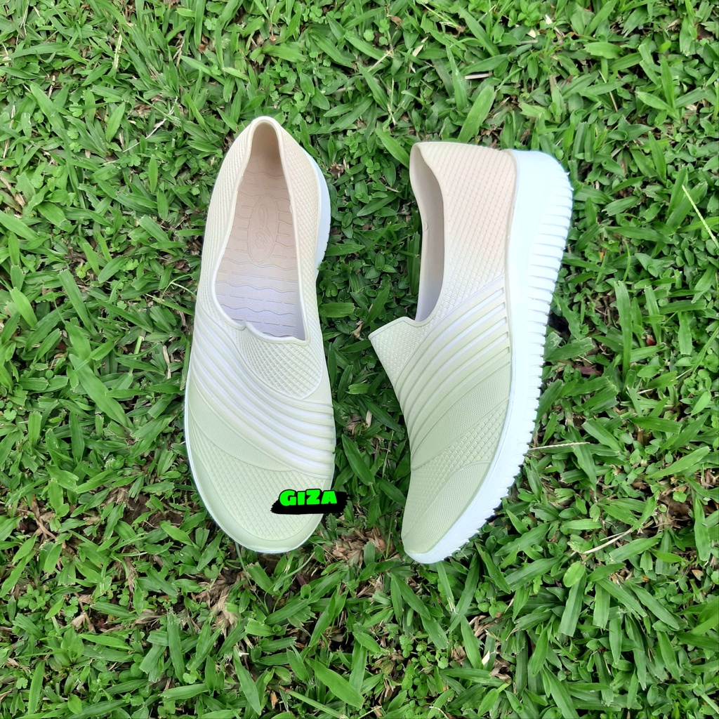 Slip On Wanita Sepatu Flat Berbahan Karet Tanpa Sambungan Anti Air Ringan Elegan