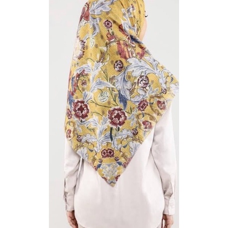 buttonscarves the royale yellow xl (new no box) bukan defect ya tapi box sudah dibuang