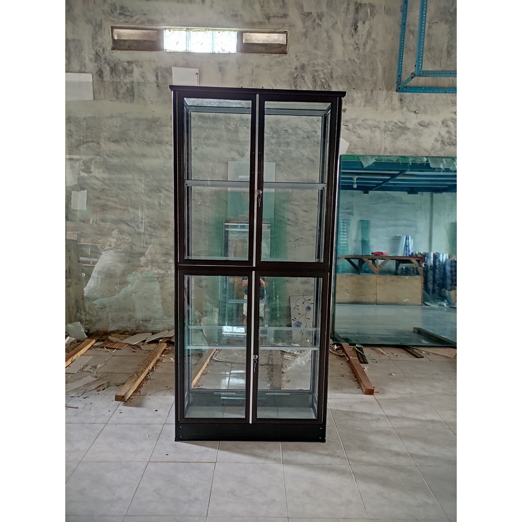 Rak Boneka 4 Pintu // Rak Piala