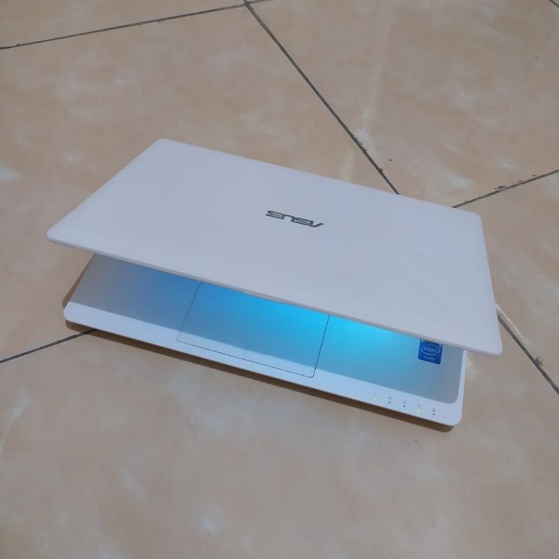 laptop netbook second asus 12 inch slim ram 2gb harddisk 320gb normal murah semua mulus siap pakai &