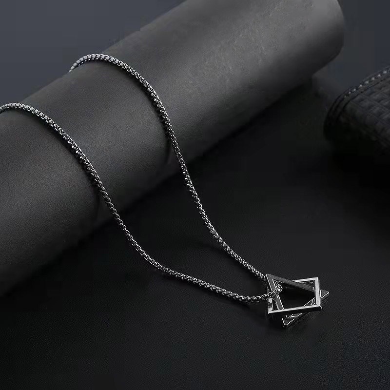 Kalung Liontin Bentuk Segitiga Persegi Geometris Disko Bahan stainless steel Gaya Hip hop Untuk Pasangan