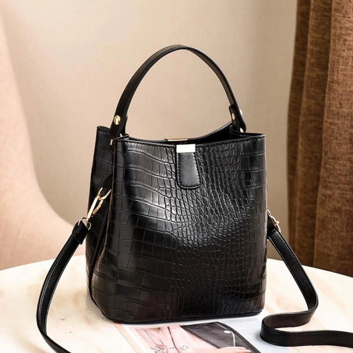 Bergaransi Tas wanita selempang import kulit croco F21116 - Hitam