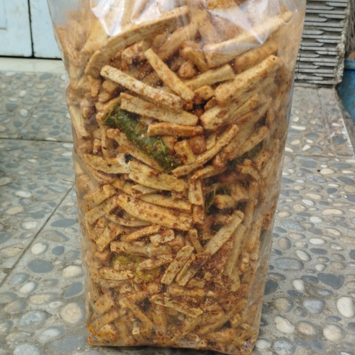 

Basreng Stick Kriuk Kering Gurih - Baso Goreng Stick Pedas 500gr - Basreng Baso Goreng Daun Jeruk Pedas