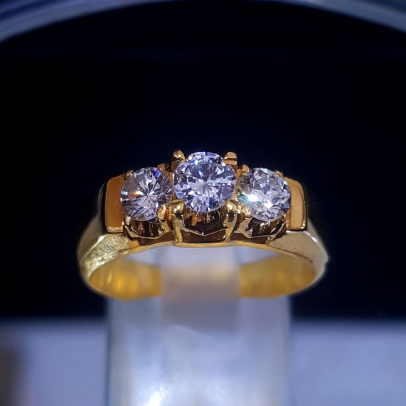 Cincin Berlian Asli Emas Kuning Triple Solitaire