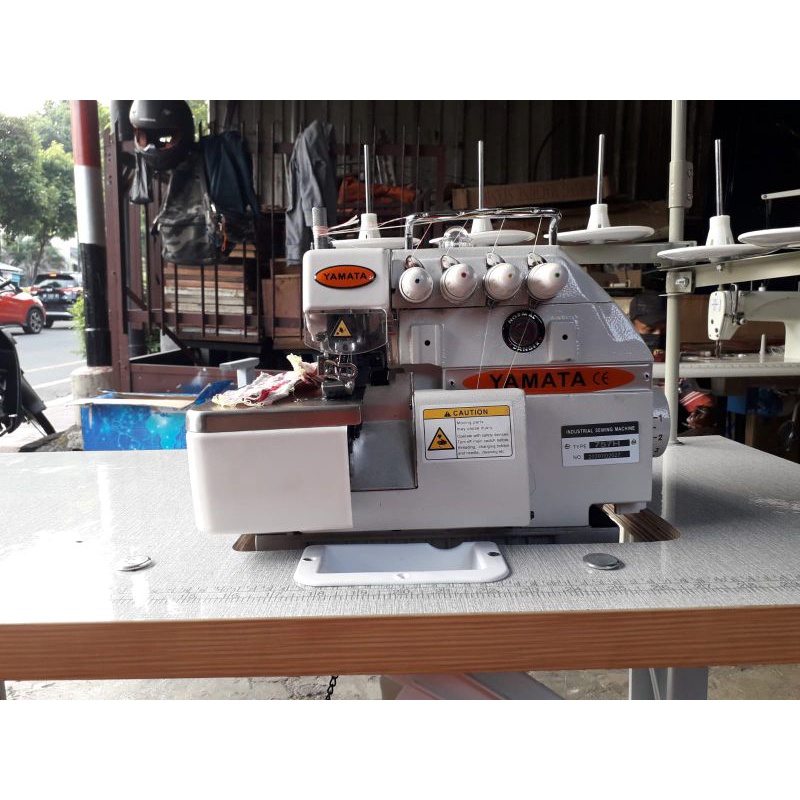 Mesin jahit Obras benang 4 Yamata baru