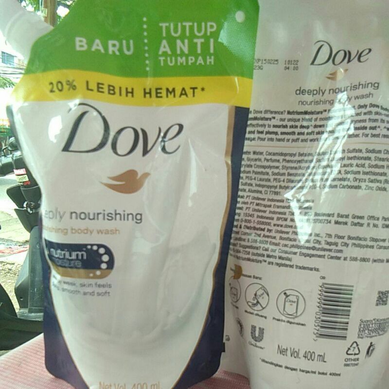 SABUN MANDI CAIR DOVE nutrium moisture 400ml