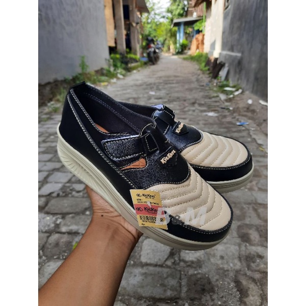 SEPATU SANDAL WANITA KICKERS // SEPATU SLOP WANITA