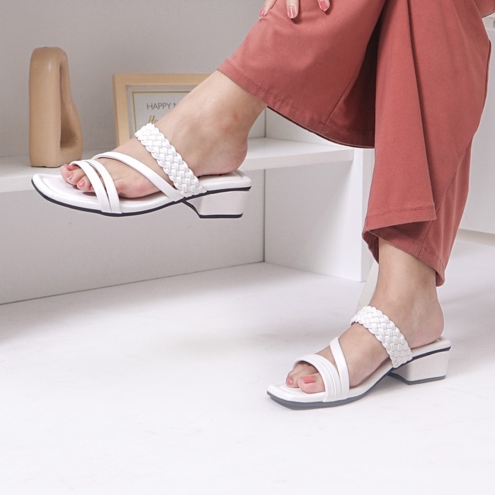 SARASARA YUK - ALINE Sandal Wanita High Heels 4cm Hak Tahu Size 36 - 40 SARA SARA ALL COLOR Sendal Cewek Heel Chunky Tali Kepang Silang 37 38 39 Warna Black Hitam White Putih Pergi Kondangan Acara Formal Original Kekinian Terbaru Shoes Mall Official Store