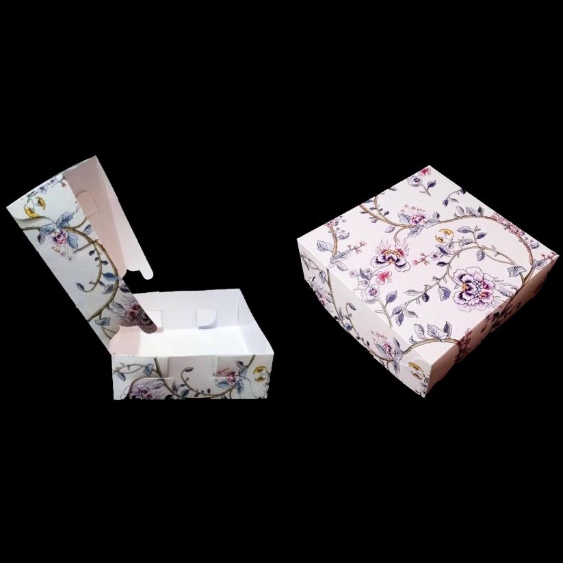 

5 Pcs Kardus Cake Putih Bunga Rambat Dus Kue Brownies Box Lapis Legit Packaging Kotak Hampers Size 20x20x7 cm