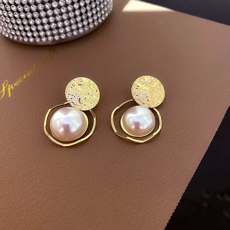 Korean Fashion Pearl Circle Piece Earrings Contracted Circular Geometric Earrings Female