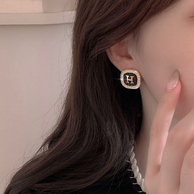 Anting Stud 925 Silver Aksen Mutiara Warna Hitam Gaya Vintage Korea Untuk Wanita