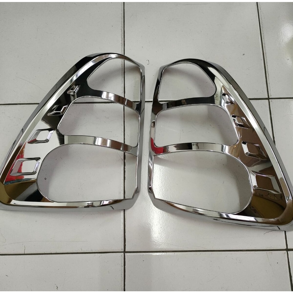 Garnis List Lis Lampu Belakang Mobil Toyota New Rush 2012-2014