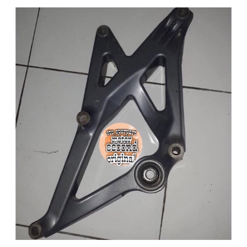 DUDUKAN KNALPOT YAMAHA XEON 125 KARBURATOR