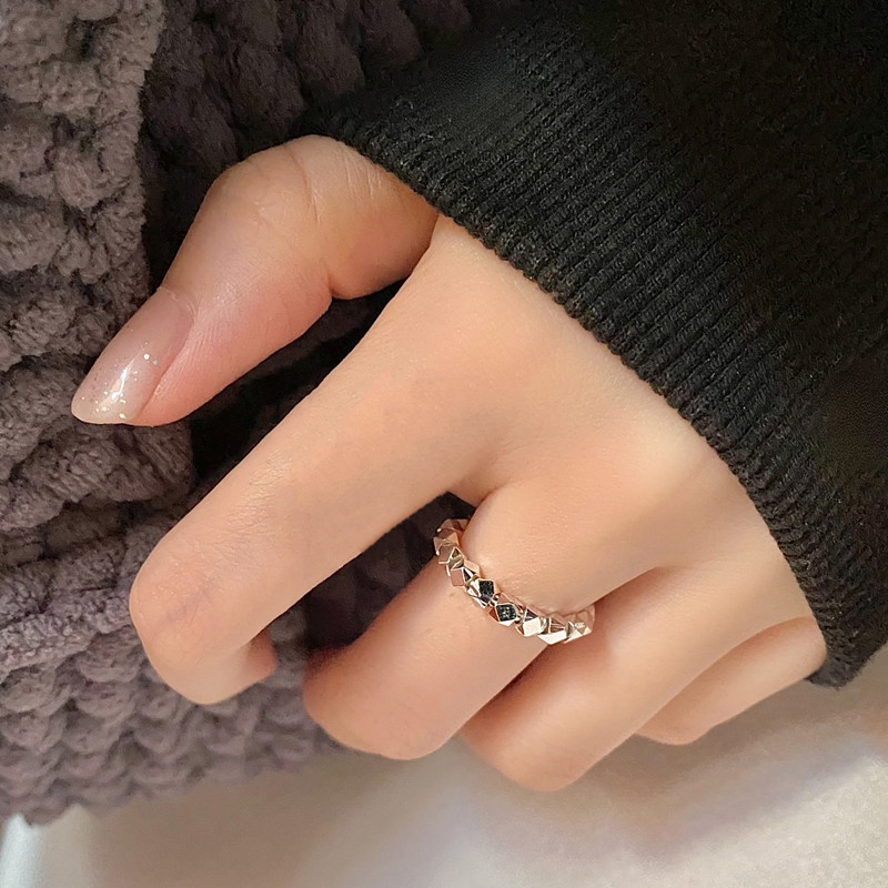 Cincin Model Terbuka Bahan Metal Warna Silver Gaya Korea