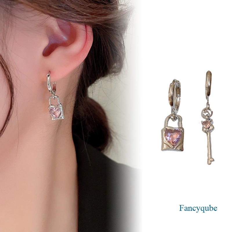 Anting Kait Gantung Asimetris Desain Kunci Hati Hias Zircon Untuk Wanita