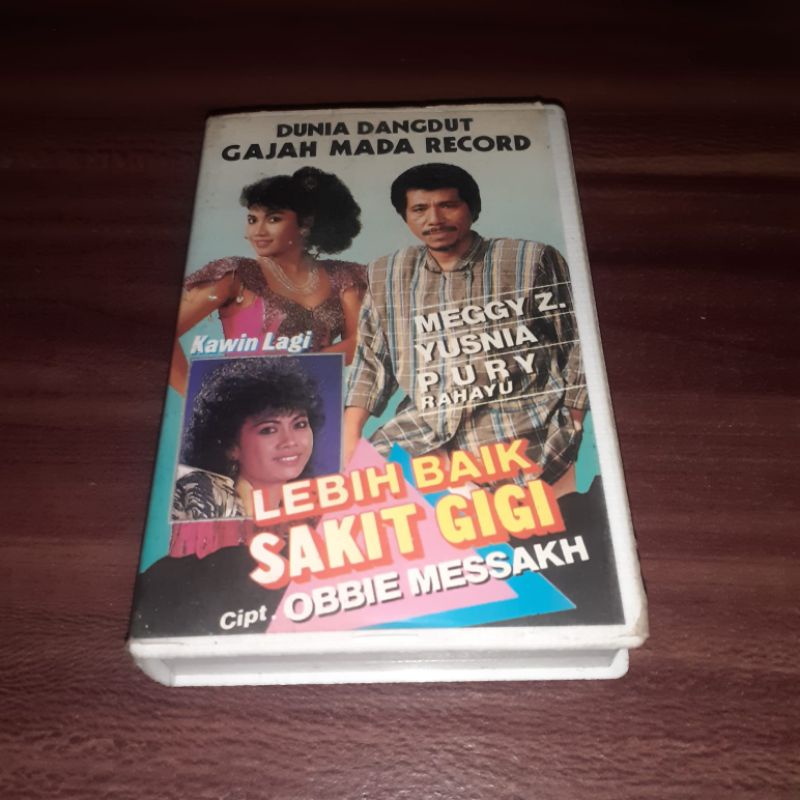 Kaset MEGGY Z YUSNIA PURY - Dunia Dangdut - Lebih Baik Sakit Gigi