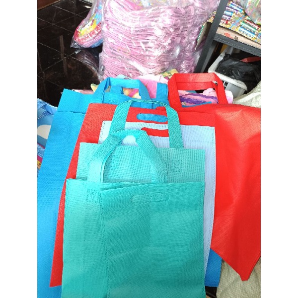 TAS SPUNBOND POLOS TEBAL UKURAN 30X40X8 CM / TAS SOUVENIR / GOODIE BAG POLOS TEBAL