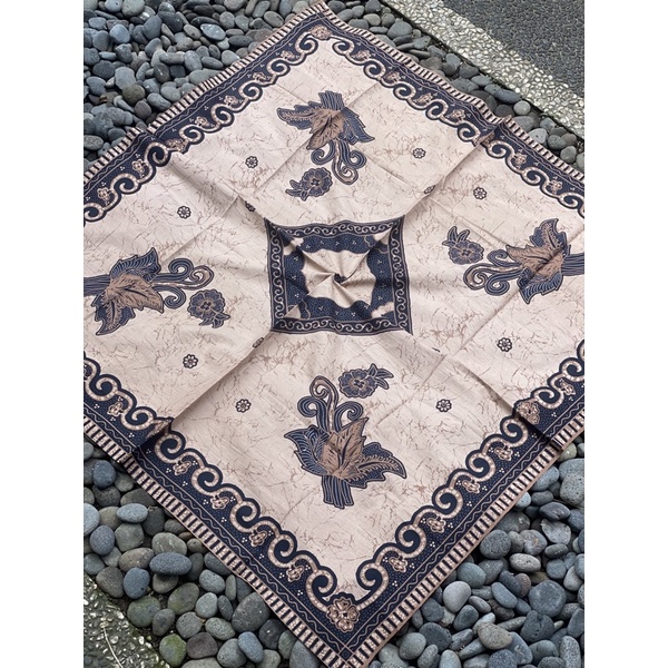 UDENG LEMBARAN BATIK SEMI TULIS BUSANA BALI