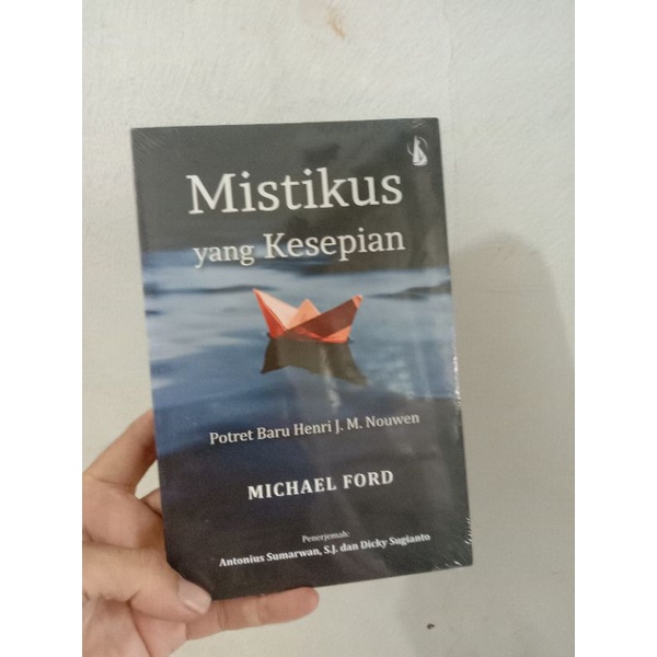 BUKU MISTIKUS YANG KESEPIAN