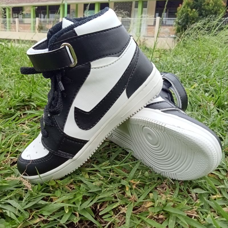 sepatu sneaker Sekolah, olahraga, santai boot pria dan wanita terlaris murah awet  nyaman di gunakan