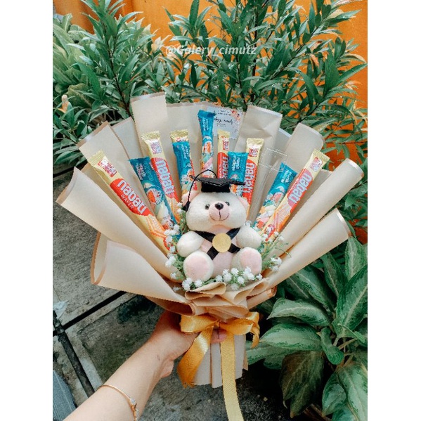 Bucket boneka wisuda + snack