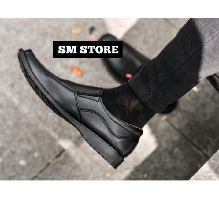 Chekout SEPATU PANTOFEL PRIA KULIT SEPATU PANTOFEL KICKERS