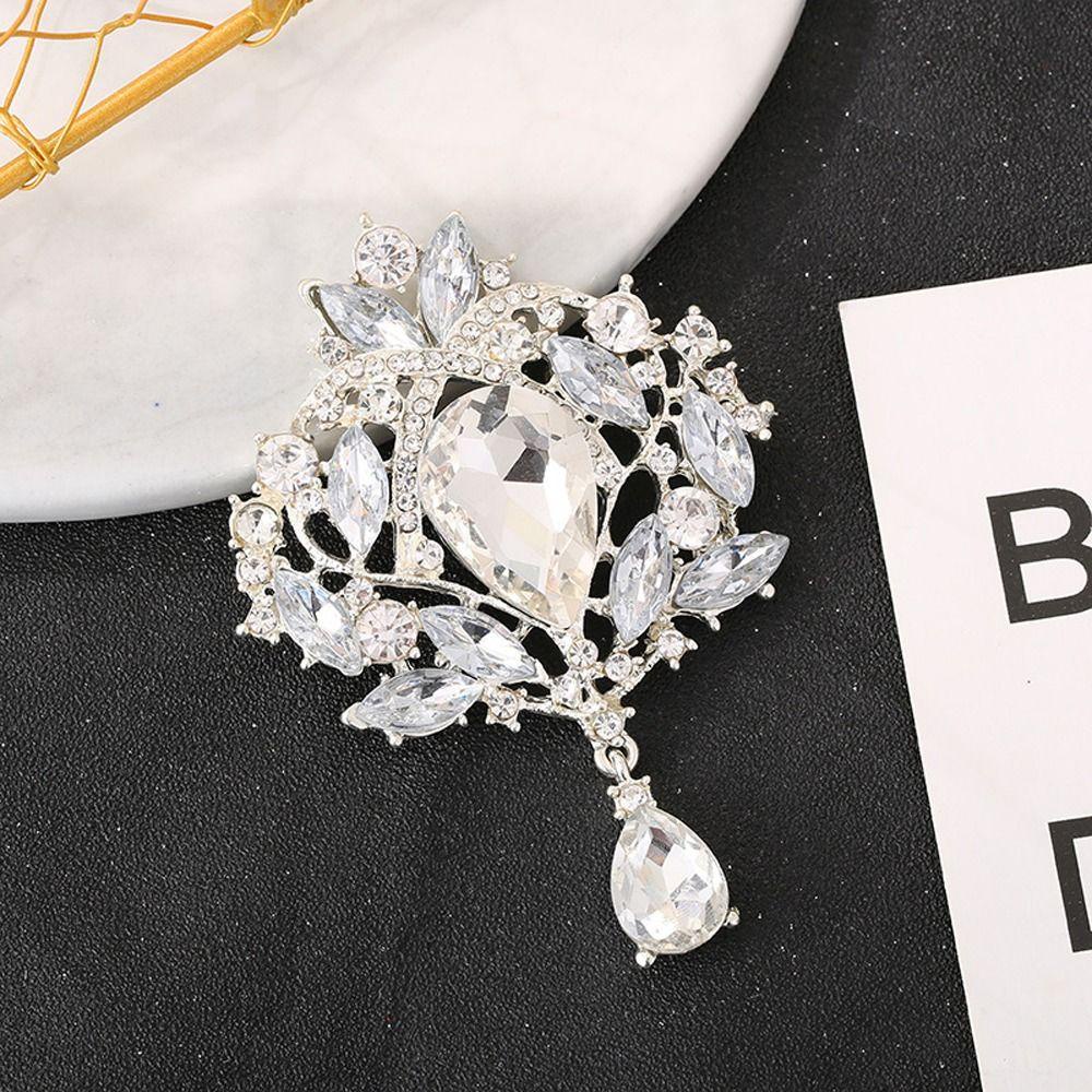Bros Bentuk Bunga Aksen Kristal Bahan Alloy Gaya Retro Untuk Wanita