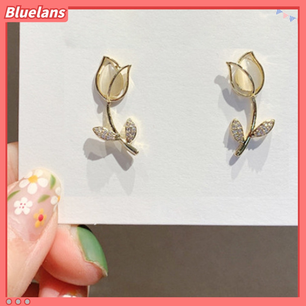 Anting Stud Desain Daun Bunga Mawar Aksen Batu Permata Tiruan Model Hollow Out Untuk Wanita