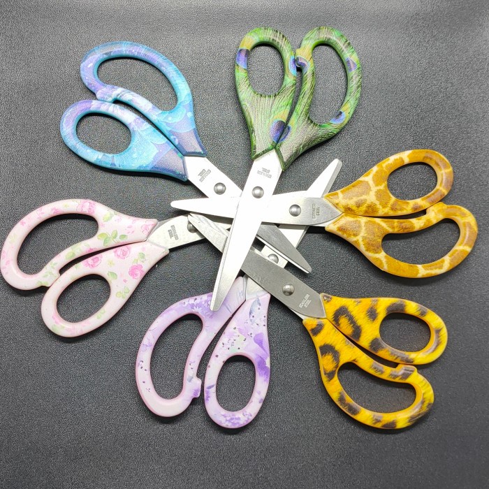 

Dijual Gunting Pattern Anak Sekolah, Ringan,Kuat,Aman,Nyaman, Motif, Import Terbatas