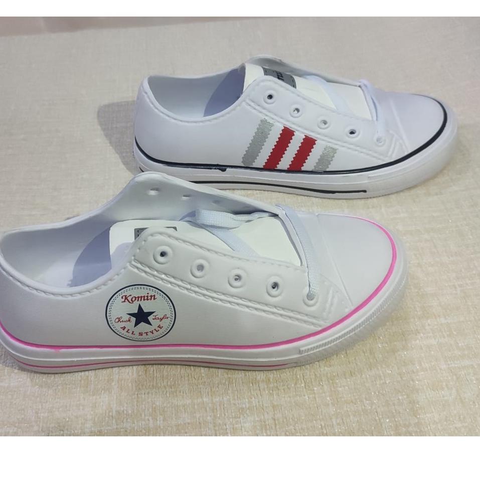Terbaru SEPATU KARET PYLON KOMIN ALL STAR  DAN GARIS PUTIH RINGAN NYAMAN
