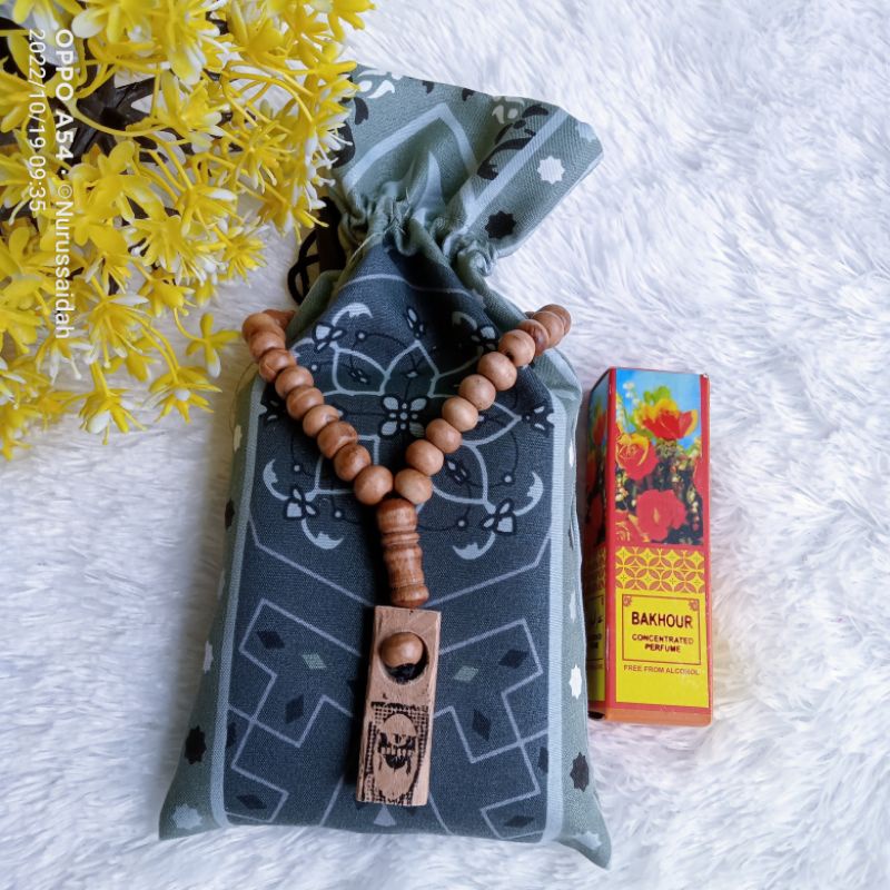 souvenir hampers oleh oleh haji dan umroh paket sajadah tasbih
