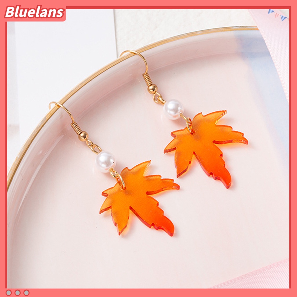 1 Pasang Anting Kait Rantai Rumbai Desain Daun Maple Aksen Mutiara Tiruan Warna Oranye Untuk Hadiah