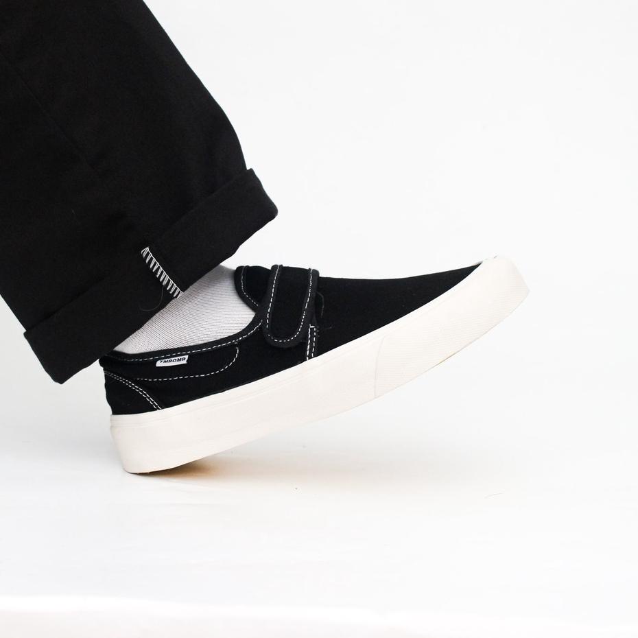 Terbaru SEPATU TIMEBOMB VULCANIZED | SLIPON VELCRO V1 | BLACK - WHITE