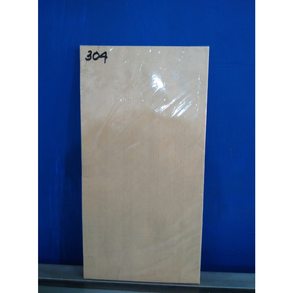 

Amplop coklat biasa tebal Tanpa Tali ukuran 13,5 x 27,5 (304)