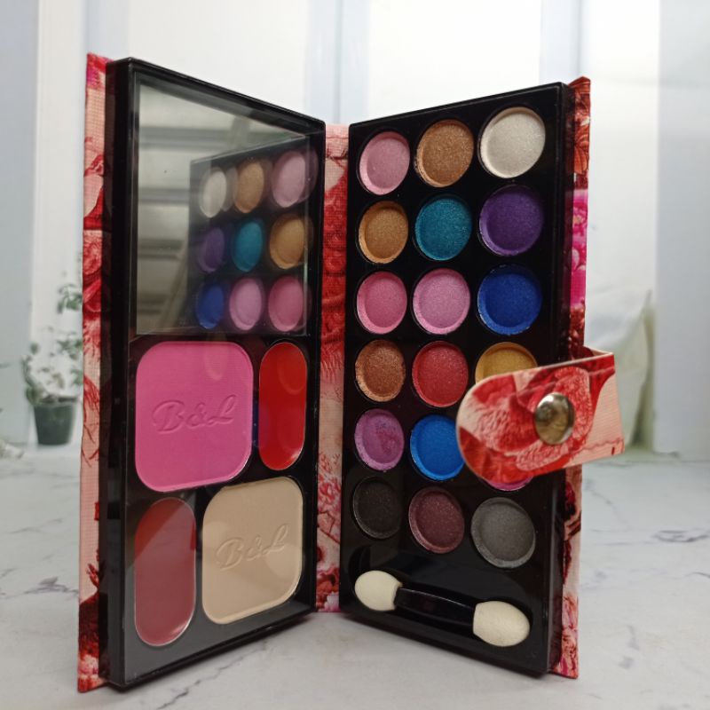 Eyeshadow Dompet Kecil