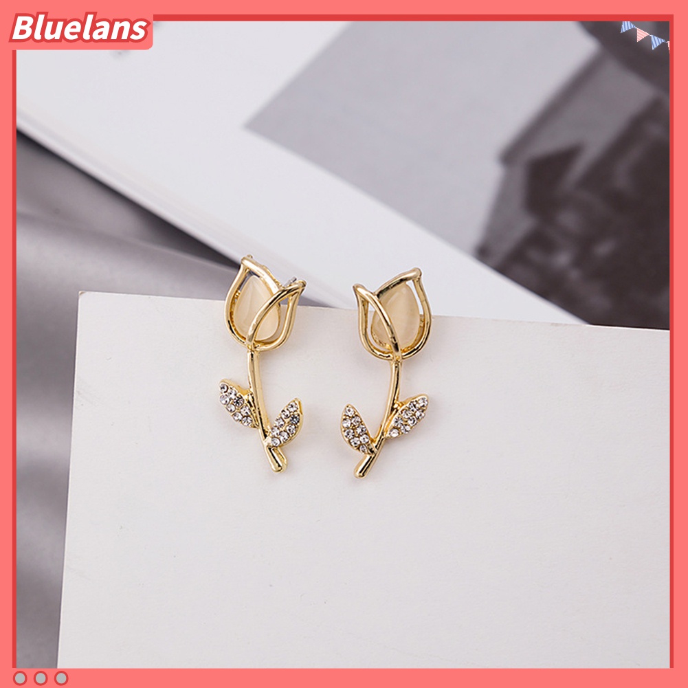 Anting Stud Desain Daun Bunga Mawar Aksen Batu Permata Tiruan Model Hollow Out Untuk Wanita