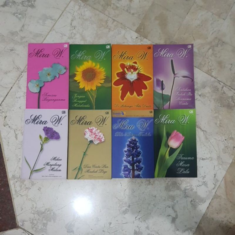 Buku / Novel Semesra Bayanganmu, Jangan Renggut Matahariku, Di Bibir ada dusta, Tentukan Indah itu b