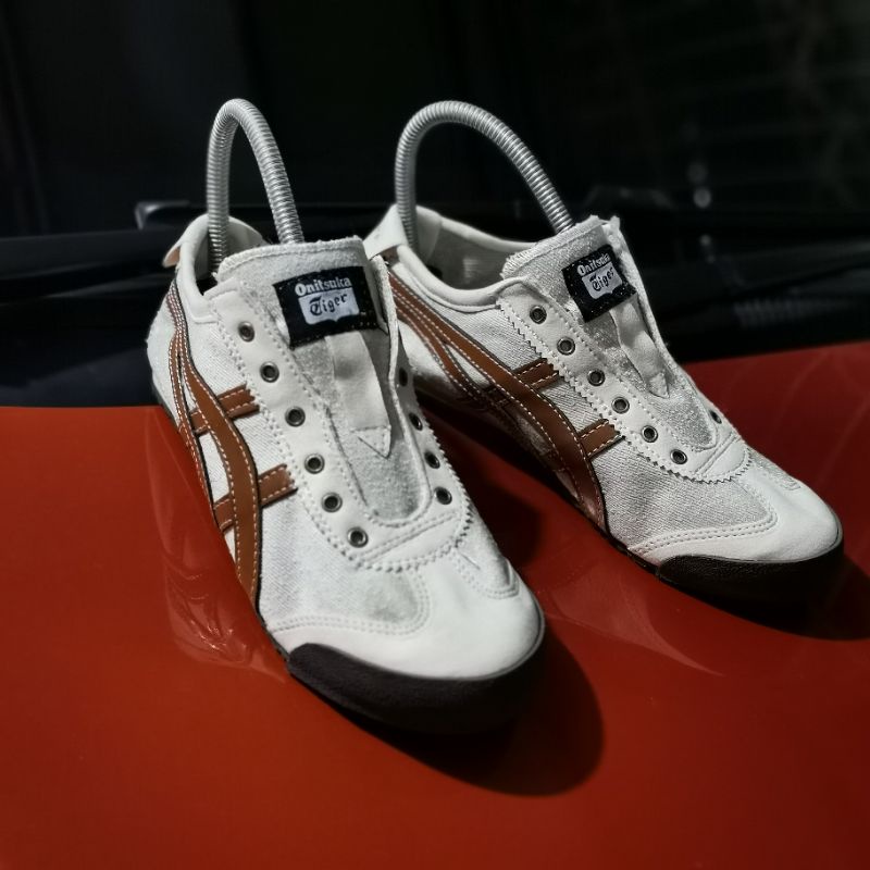 Sepatu slop japan Onit style terlaris Sepatu santai wanita terbaru  Sepatu slip on mules wanita premium