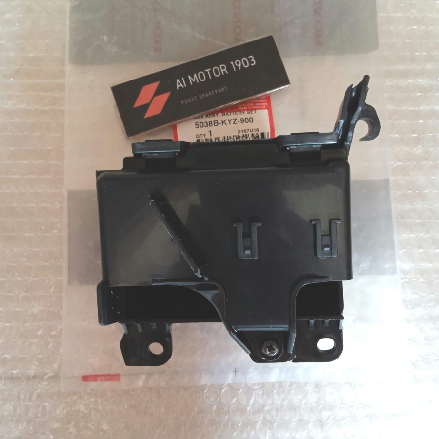COVER TUTUP TEMPAT BOK AKI BOX ACCU SUPRA X 125 HELM IN 5038B-KYZ-900