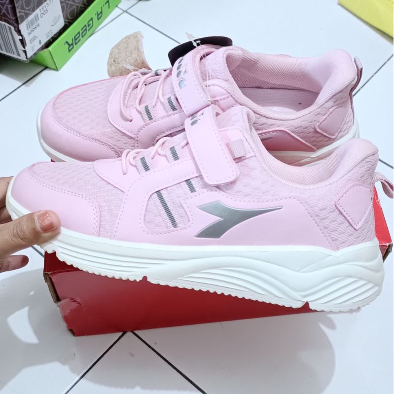 MAP bazaar sports station diadora estro 36