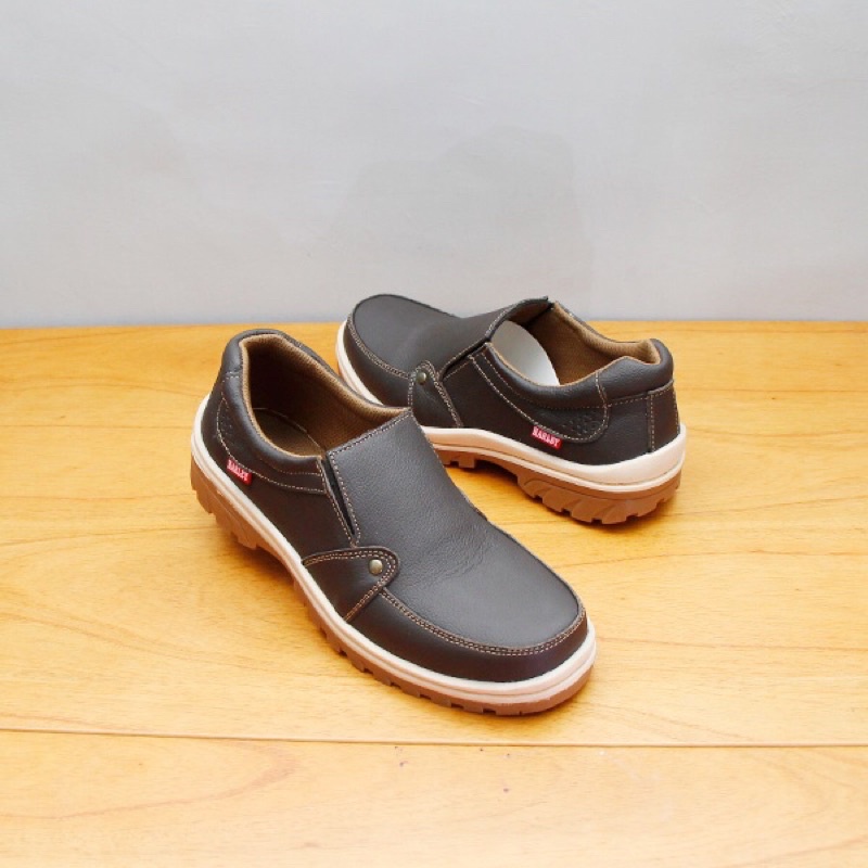 Sepatu casual pria model slip on bahan kulit sapi asli free jahit keliling