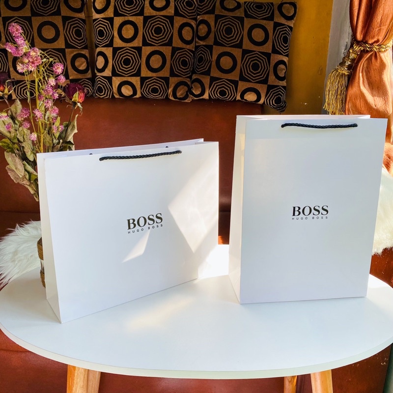 

Paper Bag Hugo Boss Size Small & Medium untuk Tempat Kado Paperbag
