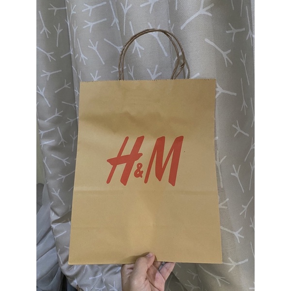 

PAPERBAG H&M (bisa dibeli TANPA pembelian produk h&m)
