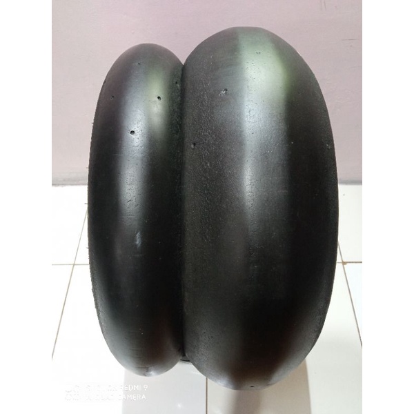 Ban Pirelli Superbike size 120/70 & 190/55