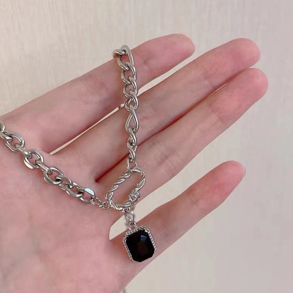 Kalung Rantai Choker Liontin Persegi Geometris Warna Silver Gaya Minimalis Untuk Wanita