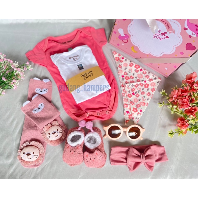 hampers bayi cewek / bayi perempuan / kado aqiqah / kado lahiran