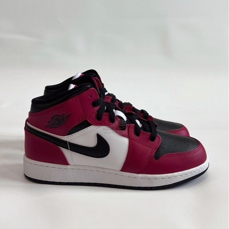 Air Jordan 1 Mid Chicago Black Toe GS (100% Original)