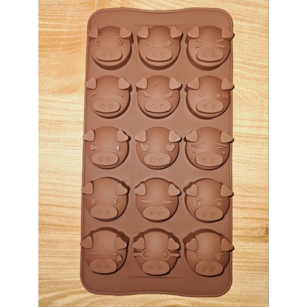 

SILICONE KEPALA BABI COKLAT